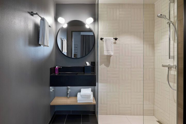 Room 17 of 48