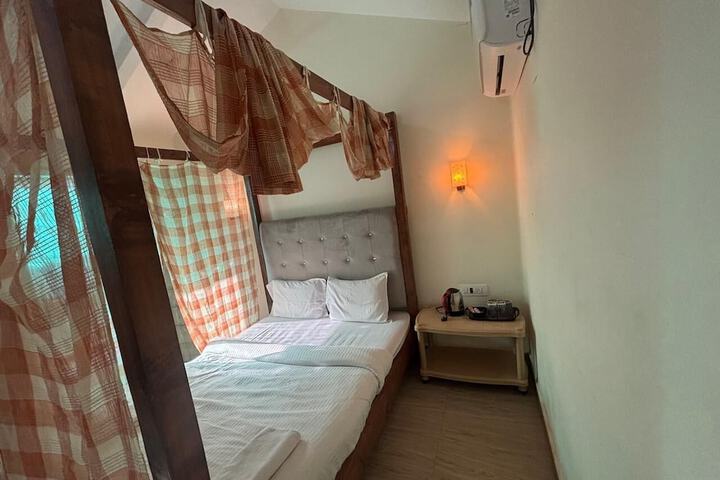 Room 5 of 45