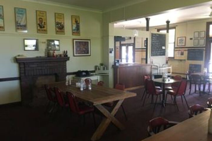 Lounge 6 of 16