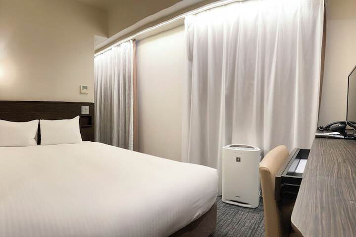 Room 17 of 49