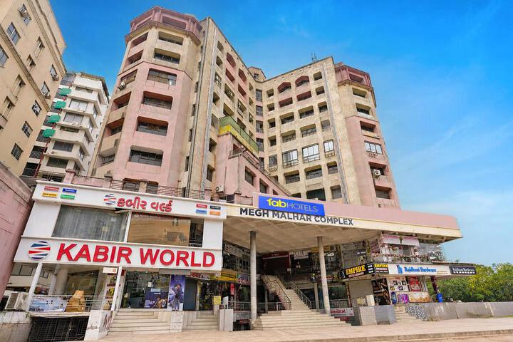 FabHotel Royal Midway
