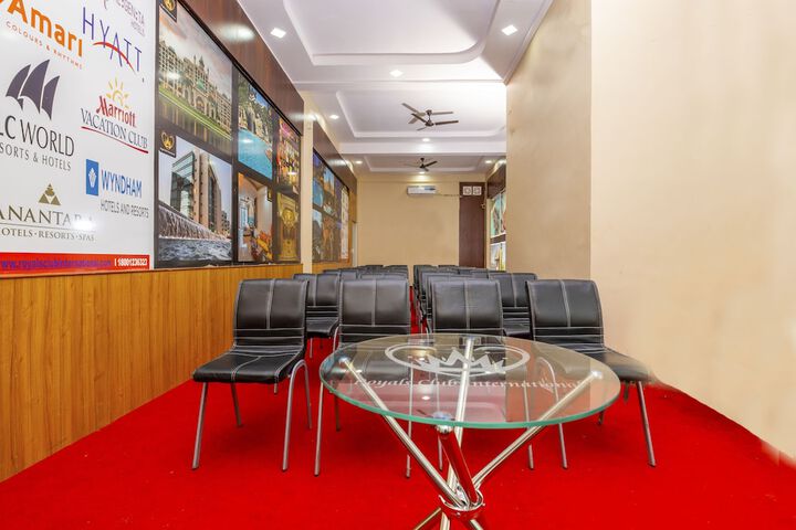 Business Center 18 of 20