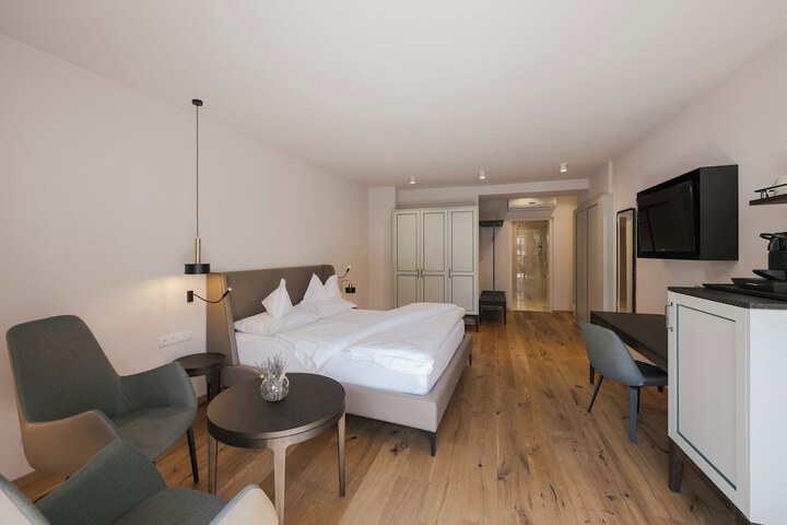 Room 2 of 36