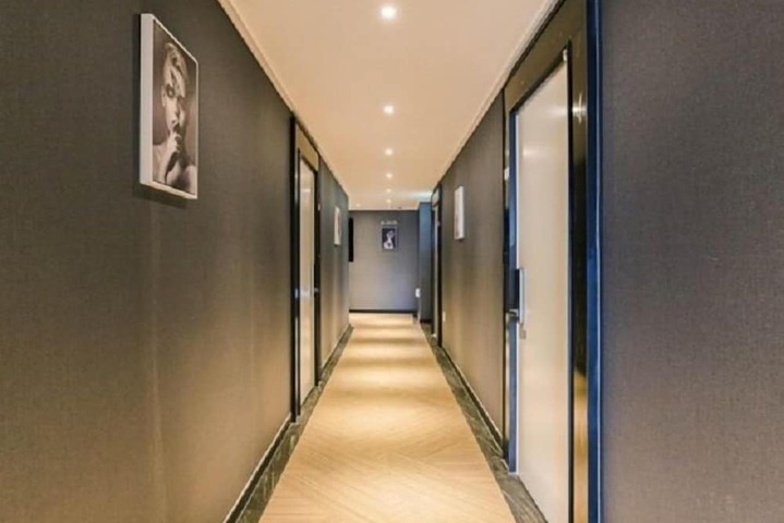 Ballroom/Hall 16 of 21