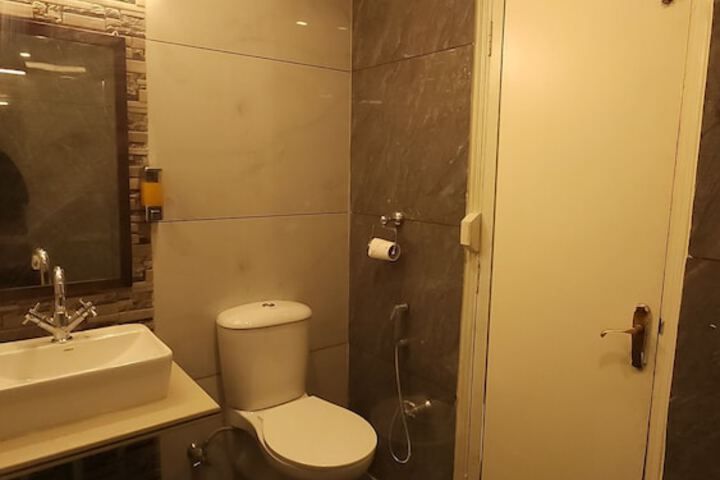 Room 18 of 28