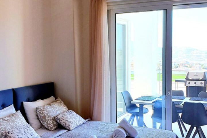 Room 8 of 27