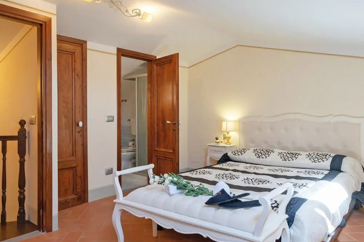 Room 5 of 27