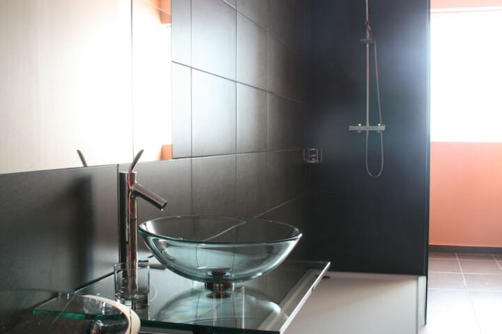 Room 48 of 60
