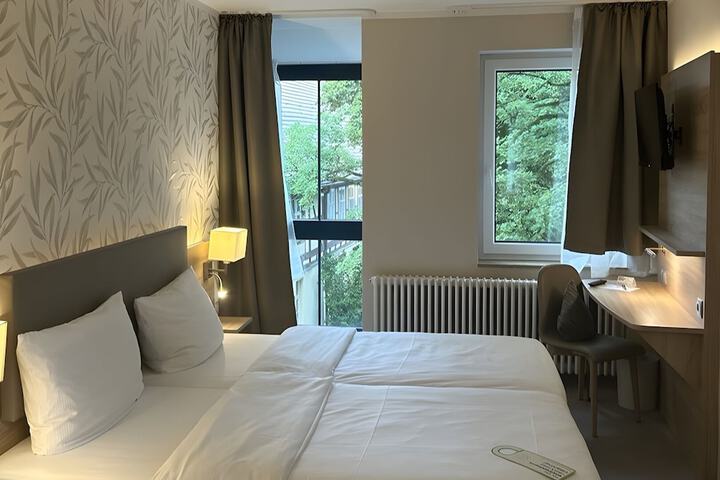Room 6 of 31