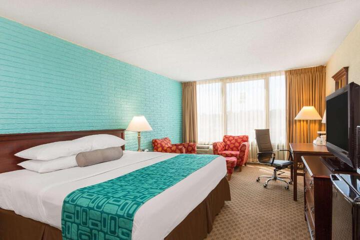 1 King Bed (6 of 6)