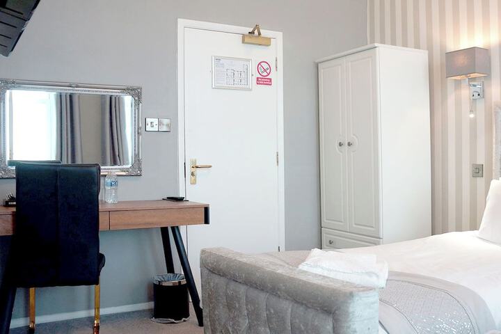 Room 27 of 87