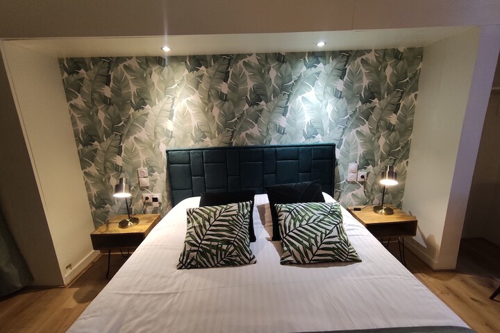 Room 11 of 30