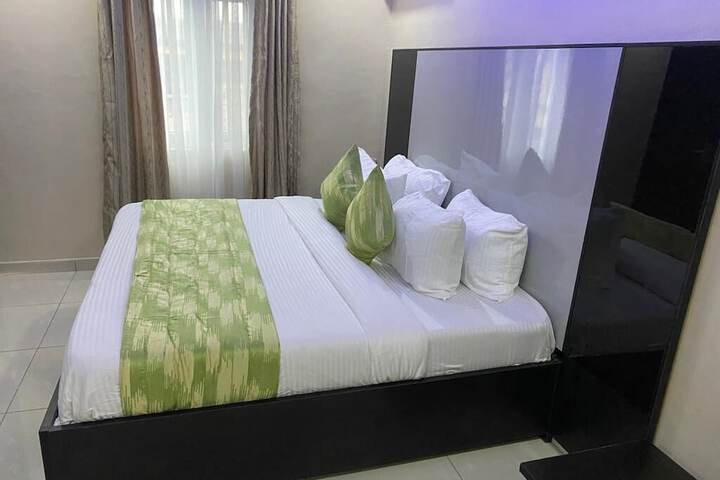 Room 2 of 8