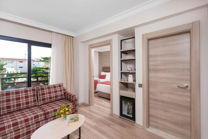 Room 18 of 164