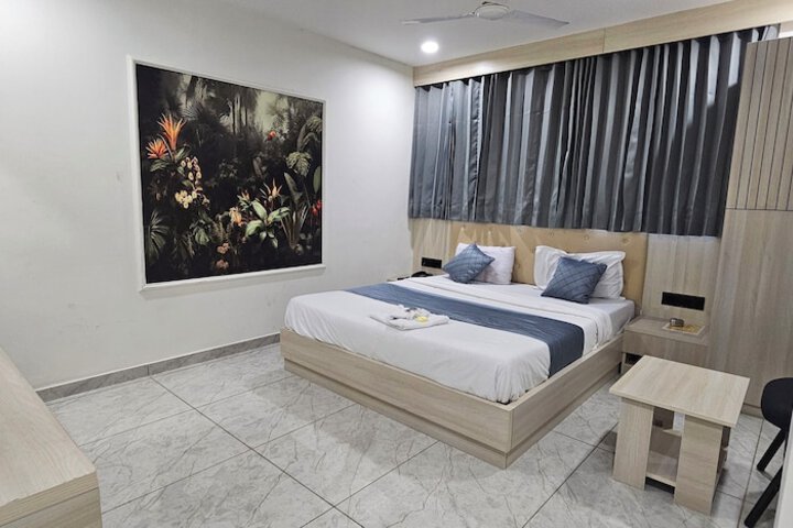 Room 15 of 33