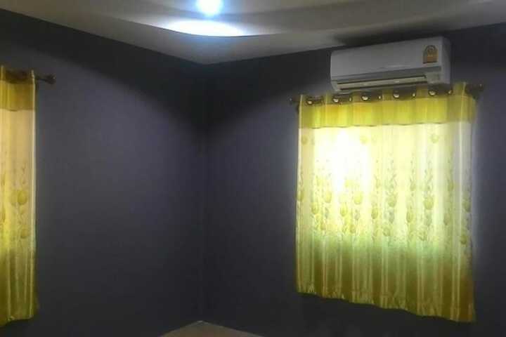 Room 5 of 10