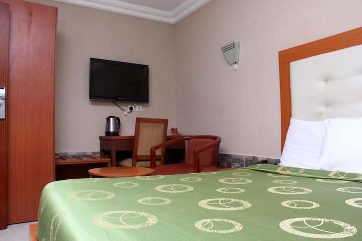 Room 7 of 40