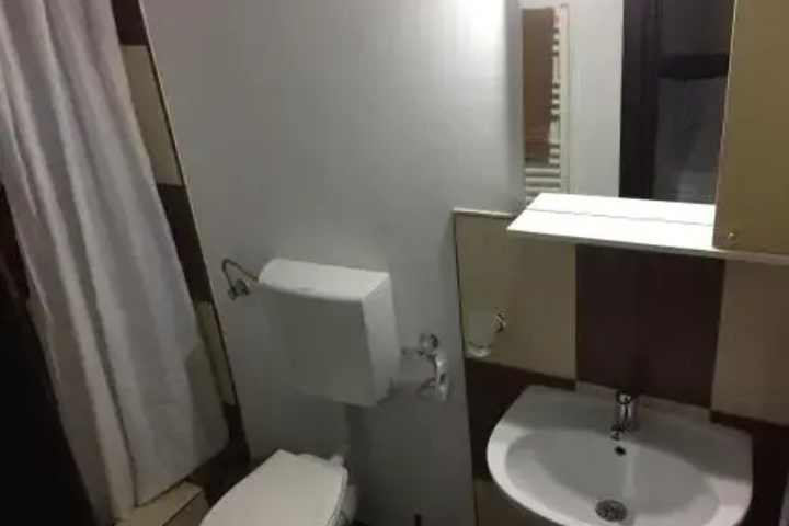 Room 2 of 2