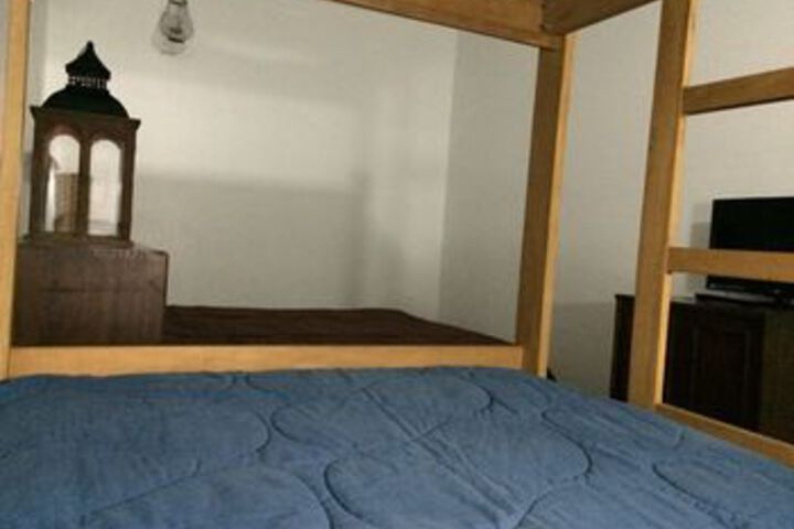 Room 27 of 83