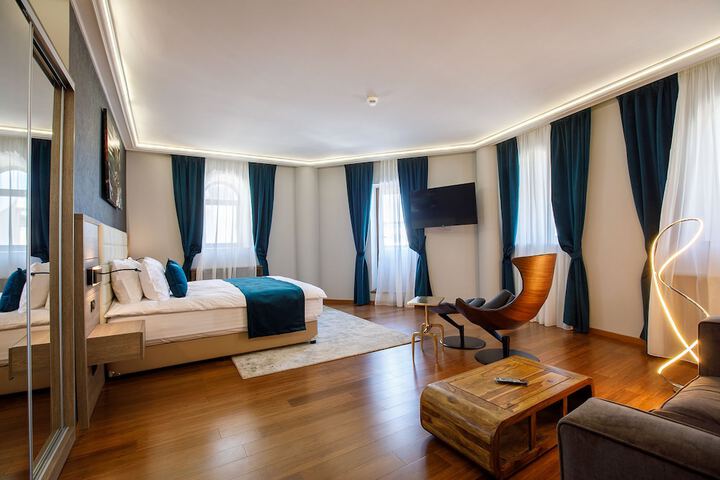 Room 28 of 108