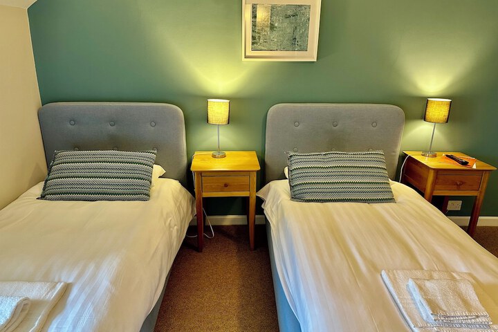 Room 8 of 40