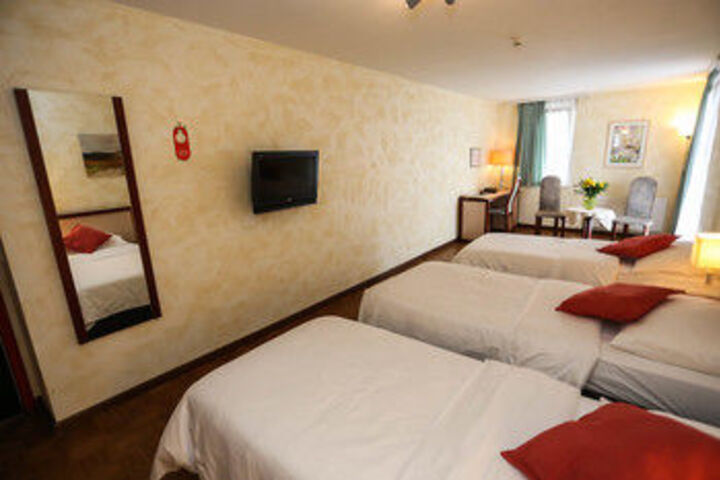 Room 12 of 33