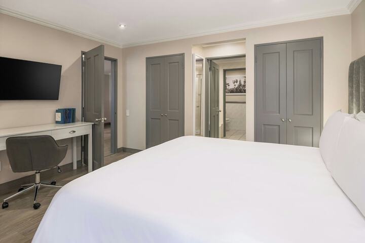 Room 30 of 131