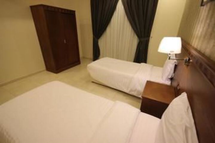 Room 9 of 30