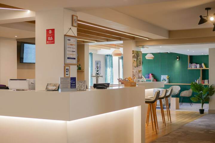 Entrance & Lobby