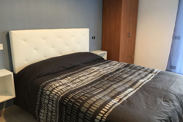 Room 12 of 32