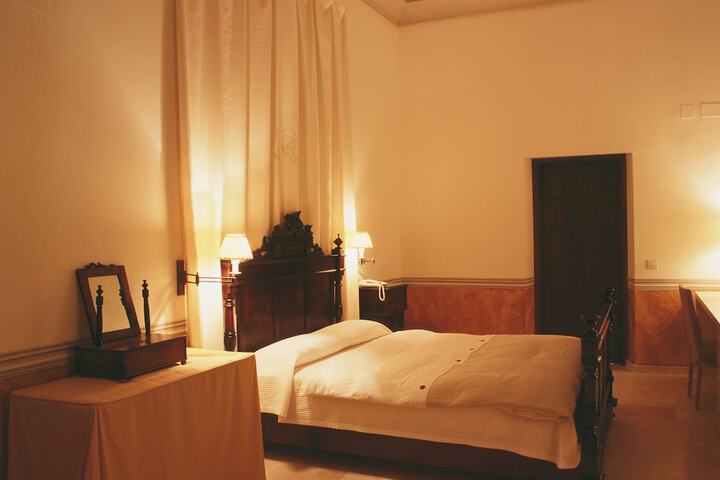 Room 6 of 43
