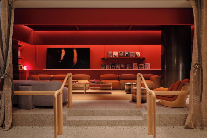 Lounge 50 of 60
