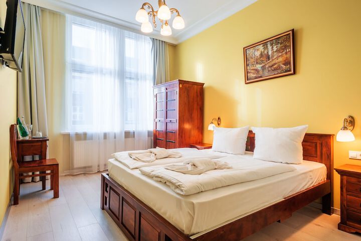 Room 13 of 48