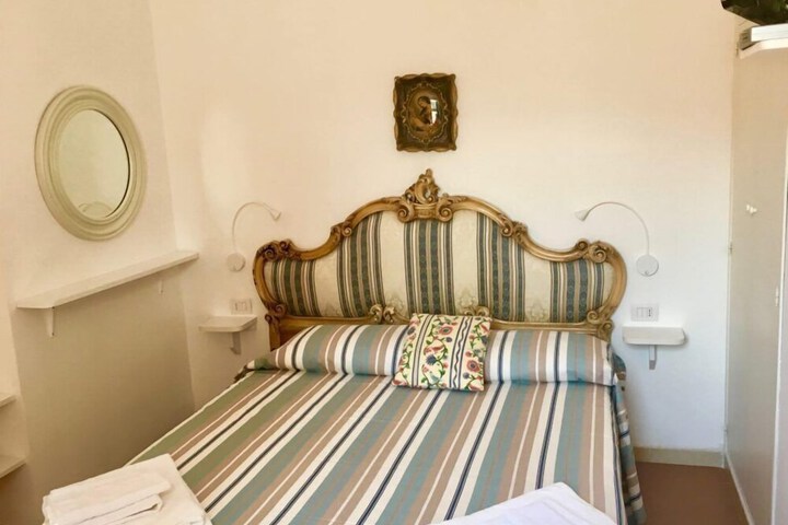 Room 14 of 47