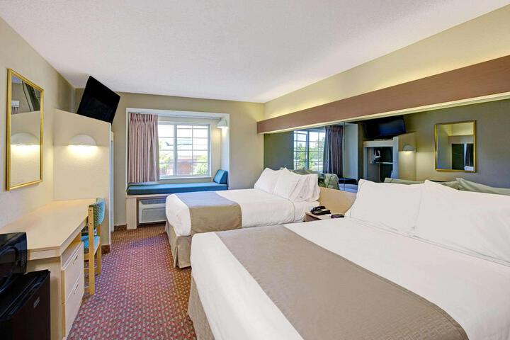 1 Queen Bed (1 of 10)