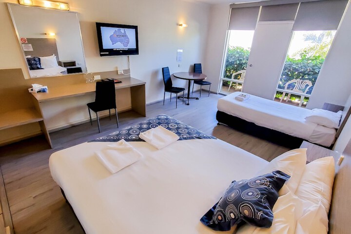 Room 25 of 100