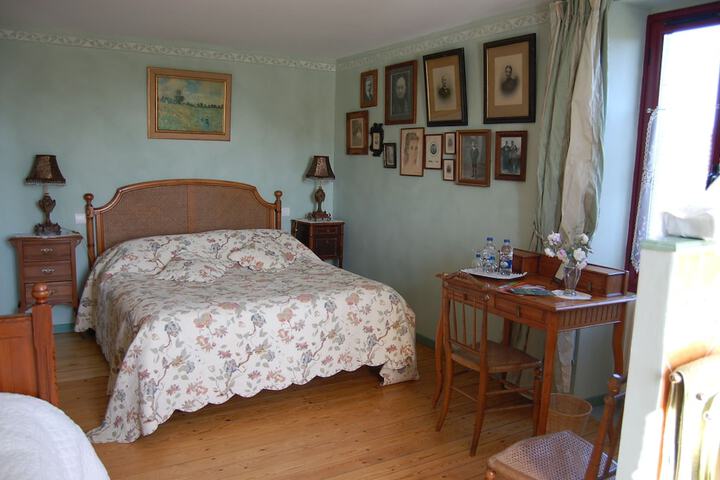 Room 3 of 23