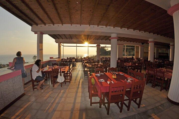 Dining 39 of 45
