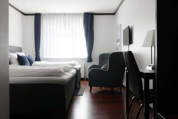 Room 12 of 66