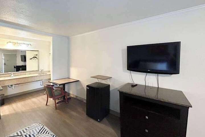 Room 11 of 39
