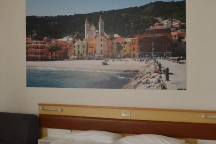 Room 10 of 42