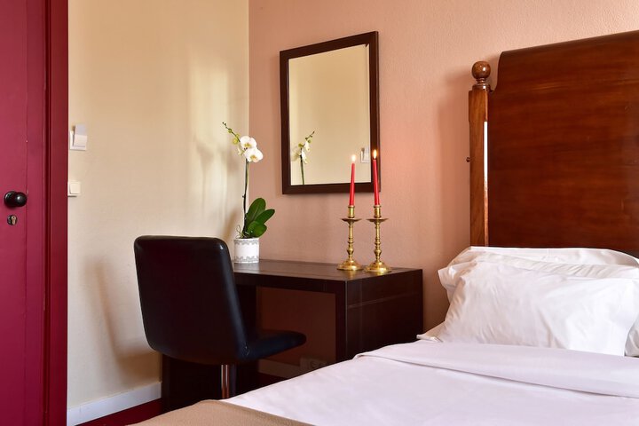 Room 4 of 52