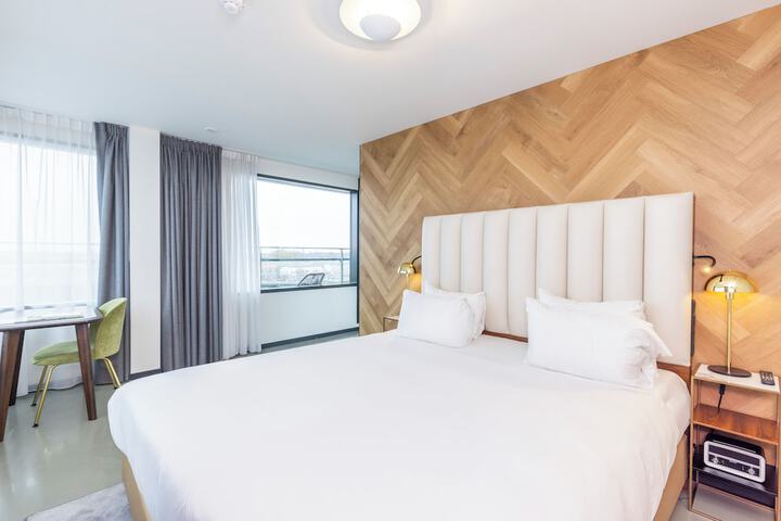 Room 21 of 54