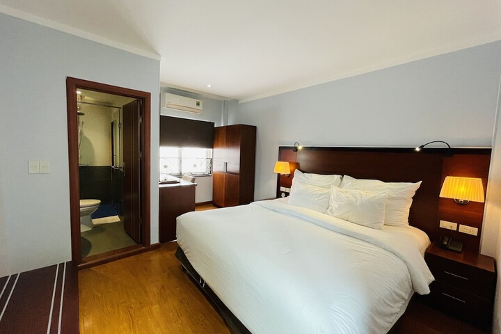 Room 9 of 30
