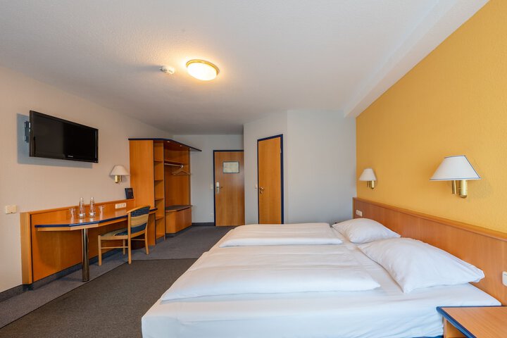 Room 15 of 38