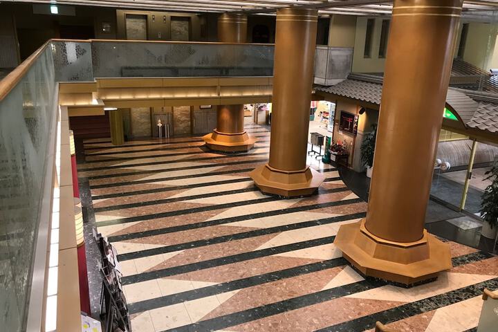 Entrance & Lobby