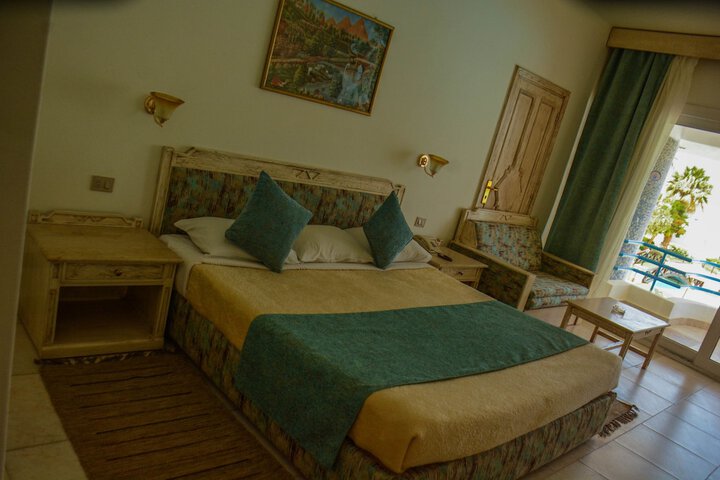 Room 19 of 90