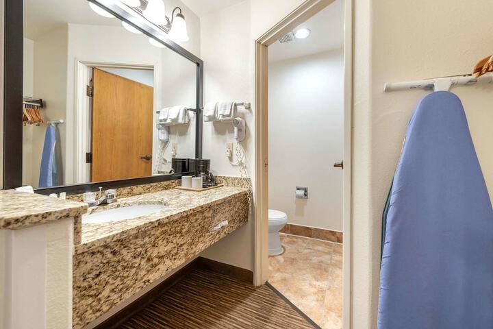 Room 32 of 46