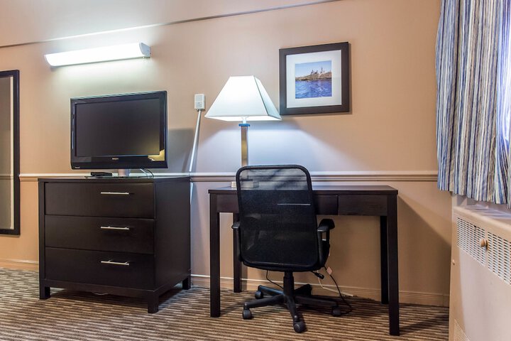 Room 8 of 36