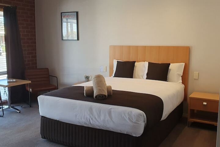 Room 12 of 32